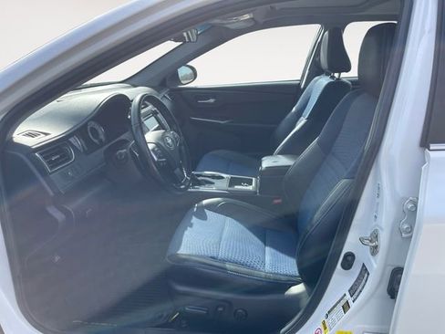 Used 2016 Toyota Camry SE image 9