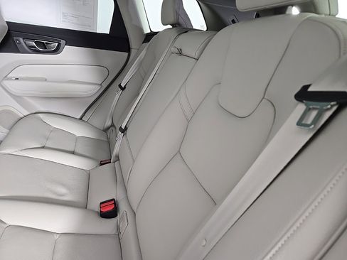 Certified 2023 Volvo XC60 B5 Plus w/ Climate Package image 16