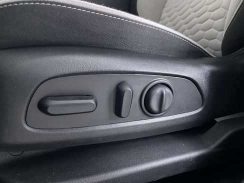 Used 2020 Chevrolet Equinox LT AWD/4WD image 13