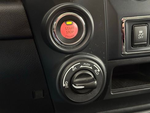 Used 2023 Nissan Titan SV image 21