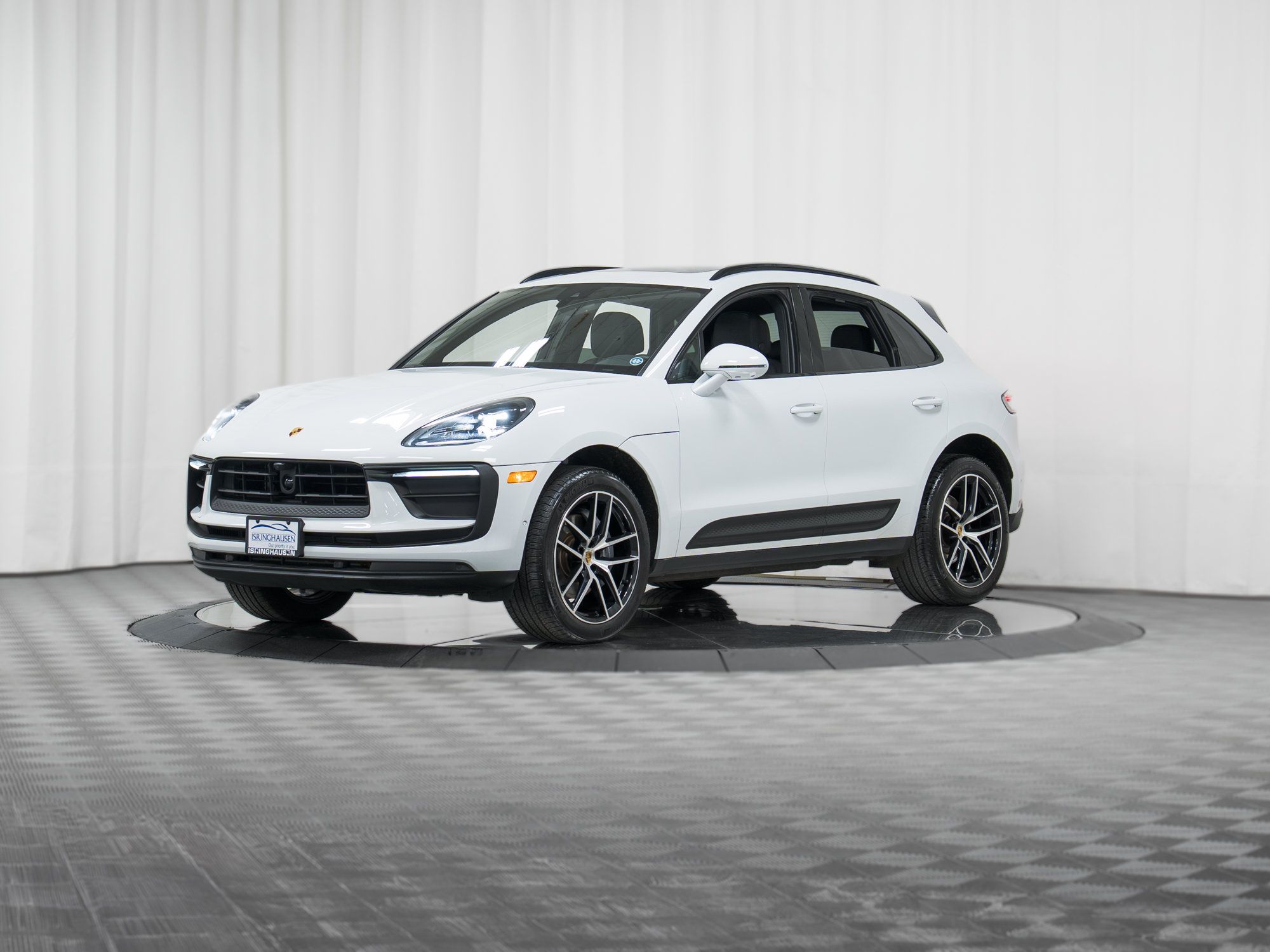 Certified 2023 Porsche Macan AWD/4WD image 29
