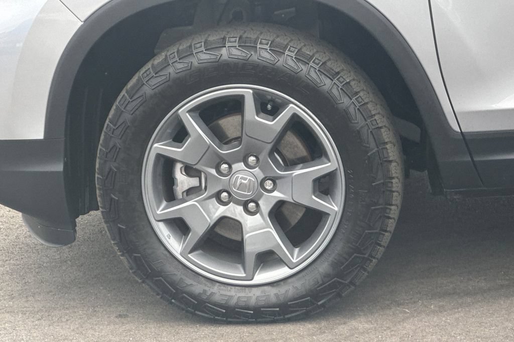 Used 2025 Honda Passport TrailSport image 35