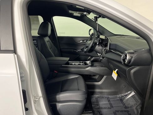 New 2026 Chevrolet Equinox LT w/ Convenience Package II image 13