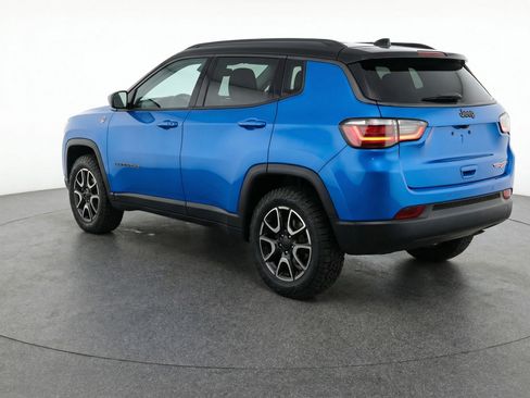 Used 2025 Jeep Compass Trailhawk AWD/4WD image 6