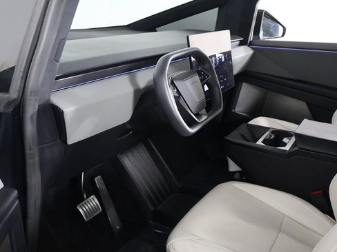 Used 2024 Tesla Cybertruck AWD Crew Cab image 29