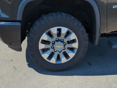 Used 2024 Chevrolet Silverado 2500 Custom w/ Custom Value Package AWD/4WD image 10
