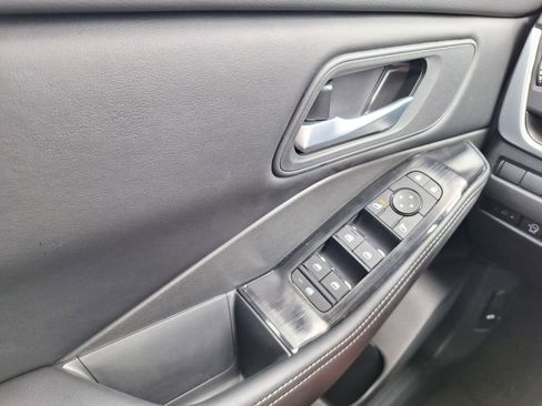 Certified 2026 Nissan Rogue SV image 17