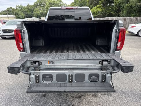 Used 2024 GMC Sierra 1500 AT4 w/ Technology Package AWD/4WD image 39