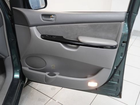 Used 2004 Toyota Sienna FWD image 22