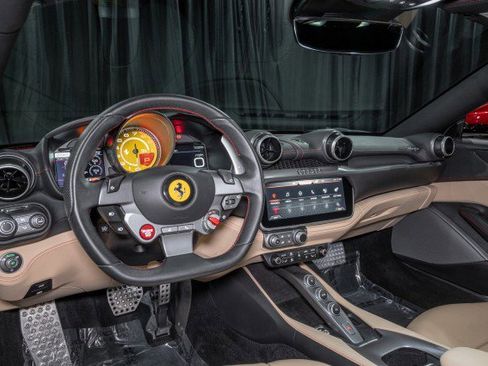 Used 2020 Ferrari Portofino image 18