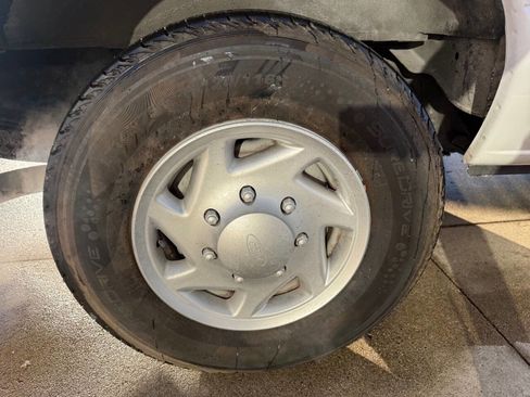 Used 2012 Ford E-350 and Econoline 350 XL w/ Interior Upgrade Pkg image 27