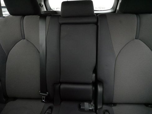 Used 2024 Toyota Highlander LE image 14