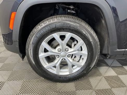 Used 2023 Jeep Grand Cherokee Limited AWD/4WD image 10
