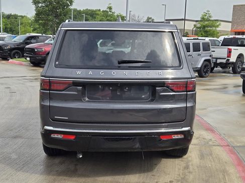 Used 2023 Jeep Wagoneer 4WD w/ Premium Group I image 5