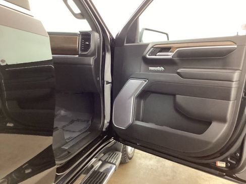 Used 2022 Chevrolet Silverado 1500 High Country w/ High Country Premium Package AWD/4WD image 23