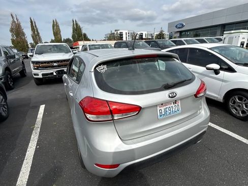 Used 2017 Kia Forte LX FWD image 4