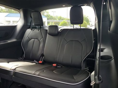 New 2026 Chrysler Pacifica Limited w/ S Appearance Package FWD image 15