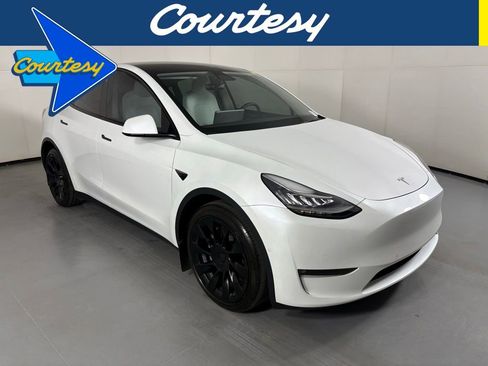 Used 2022 Tesla Model Y Long Range AWD/4WD image 1