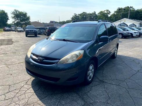 Used 2010 Toyota Sienna CE image 1
