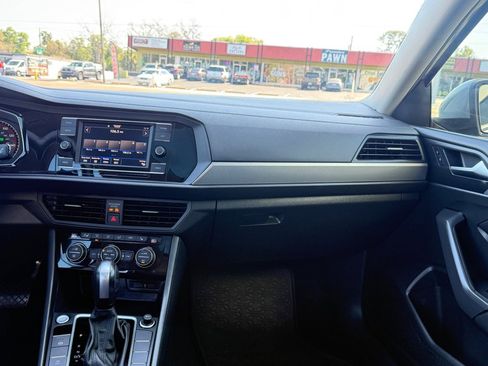 Used 2020 Volkswagen Jetta SE w/ SE Cold Weather Package FWD image 28