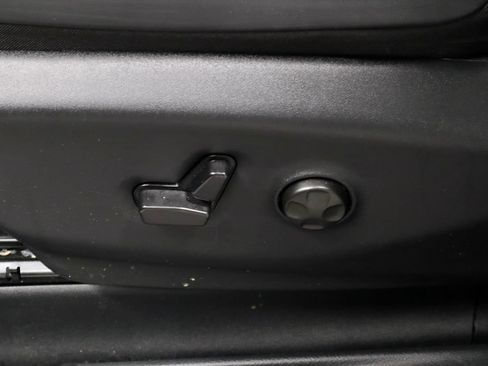 Used 2025 Chrysler Pacifica Select FWD image 25