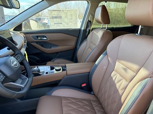 New 2026 Nissan Rogue Platinum w/ Tech Package AWD/4WD image 5