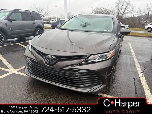Used 2018 Toyota Camry LE image 1