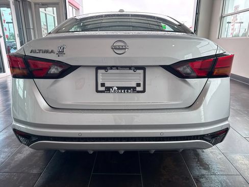 Used 2025 Nissan Altima 2.5 SV FWD image 6