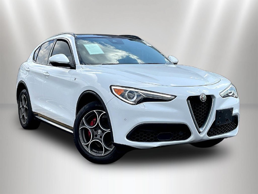 Used 2023 Alfa Romeo Stelvio Ti w/ Active Assist Plus Package AWD/4WD image 3