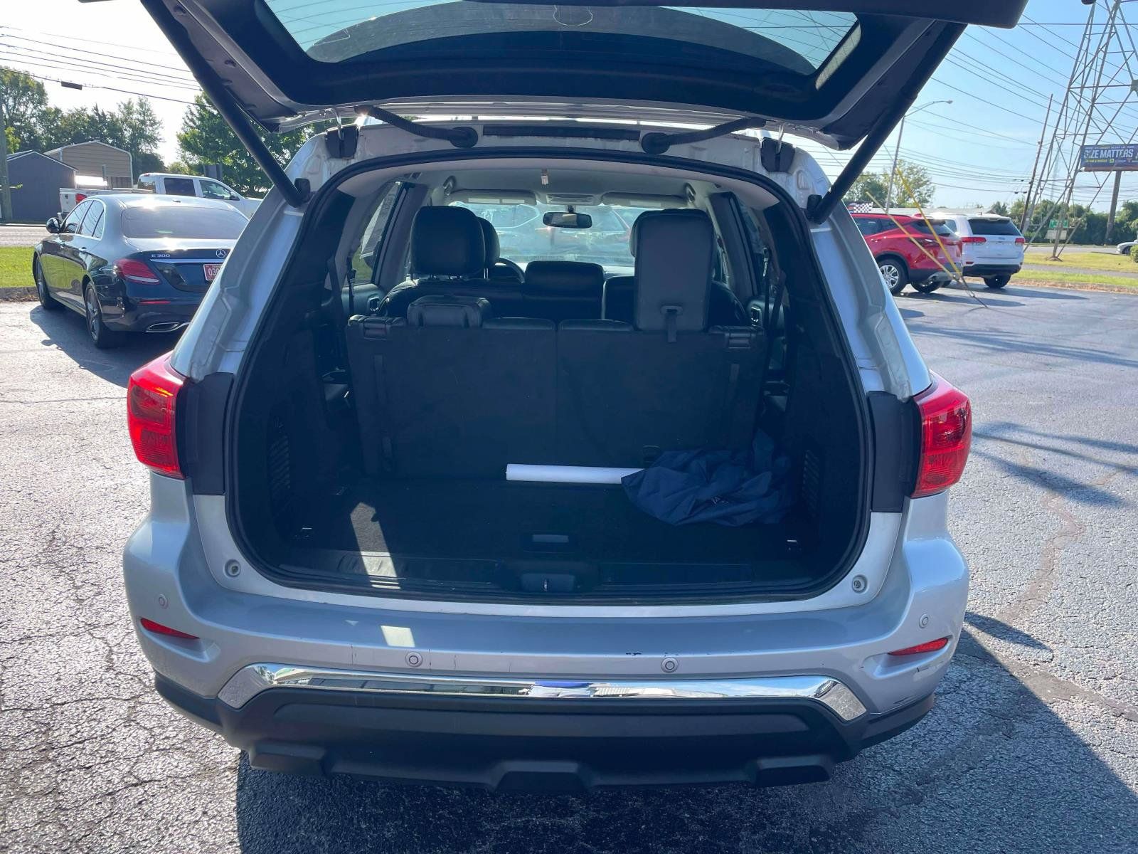 Used 2019 Nissan Pathfinder SL FWD image 6