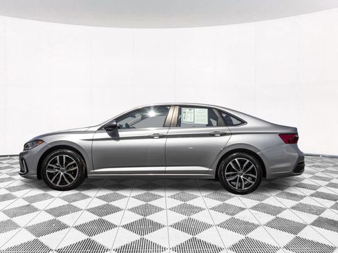 Certified 2025 Volkswagen Jetta SE FWD image 6