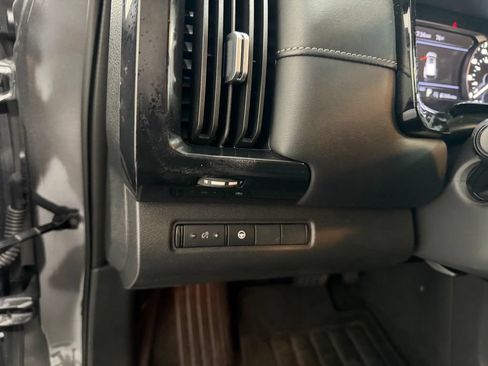 Used 2024 Nissan Pathfinder SV FWD image 4