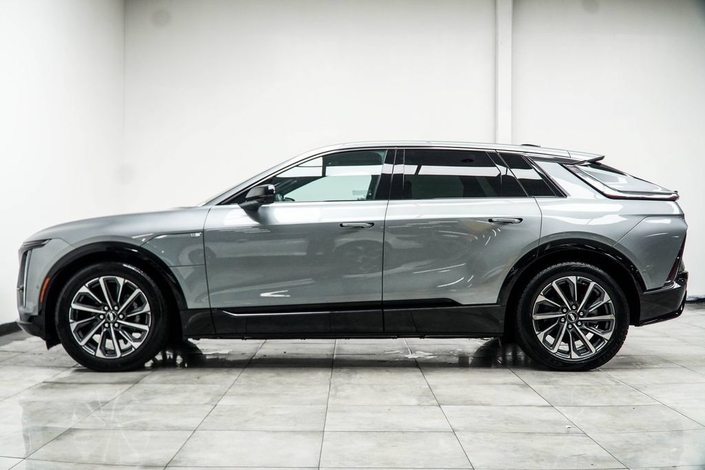 Used 2024 Cadillac Lyriq Sport RWD image 11