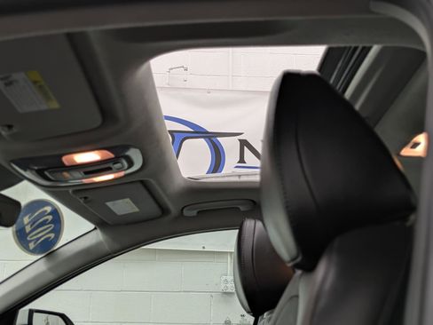 Used 2022 Hyundai Elantra Limited image 7