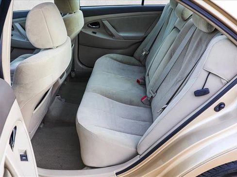 Used 2010 Toyota Camry LE image 20