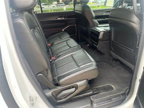 Used 2024 Jeep Wagoneer L Series III w/ Flexible Seating Group AWD/4WD image 16