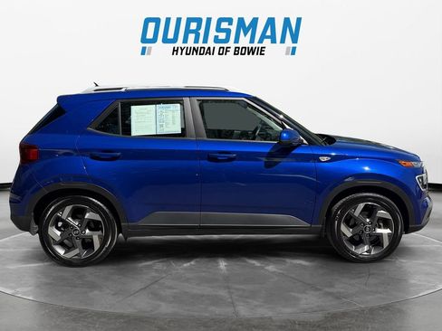 Used 2023 Hyundai Venue Limited image 7