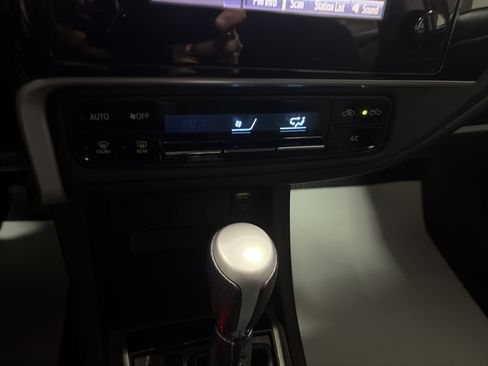 Used 2019 Toyota Corolla LE FWD image 20