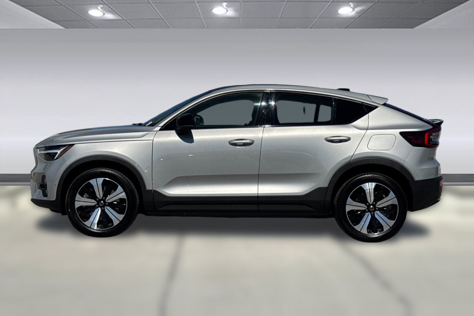 Used 2023 Volvo C40 P8 Recharge Plus AWD/4WD image 2