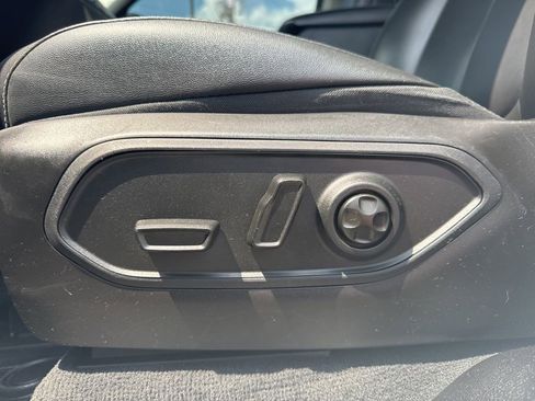 Used 2024 Jeep Grand Cherokee Limited w/ Black Appearance Package image 33