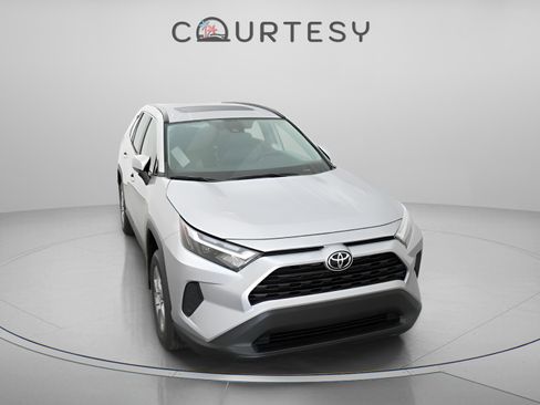 Used 2025 Toyota RAV4 XLE w/ Convenience Package FWD image 20