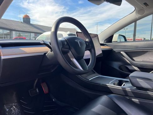 Used 2021 Tesla Model 3 Standard Range Plus image 29