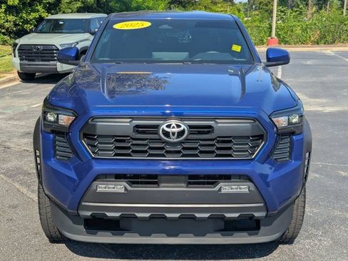 Used 2025 Toyota Tacoma TRD Off-Road AWD/4WD image 2