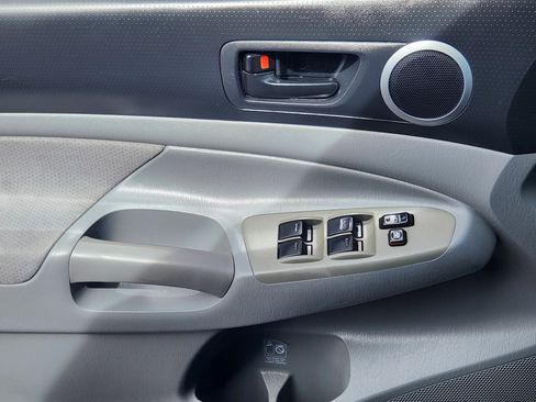 Used 2009 Toyota Tacoma PreRunner image 8