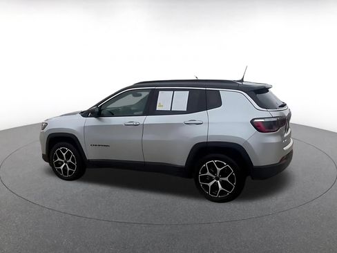 Used 2025 Jeep Compass Limited AWD/4WD image 10