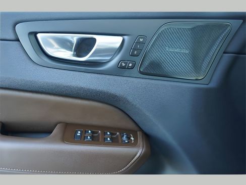 New 2025 Volvo XC60 B5 Plus w/ Climate Package image 9