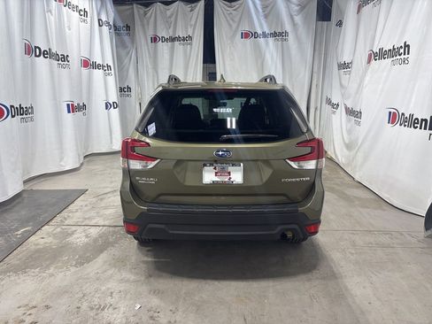 Used 2023 Subaru Forester Premium image 4
