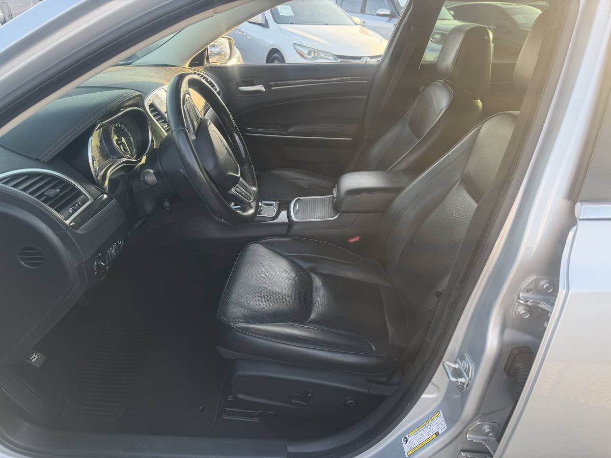 Used 2019 Chrysler 300 Limited w/ Safetytec Plus Group RWD image 21