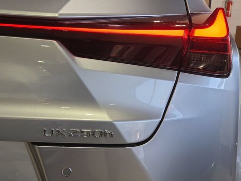 Used 2023 Lexus UX 250h F Sport FWD image 11
