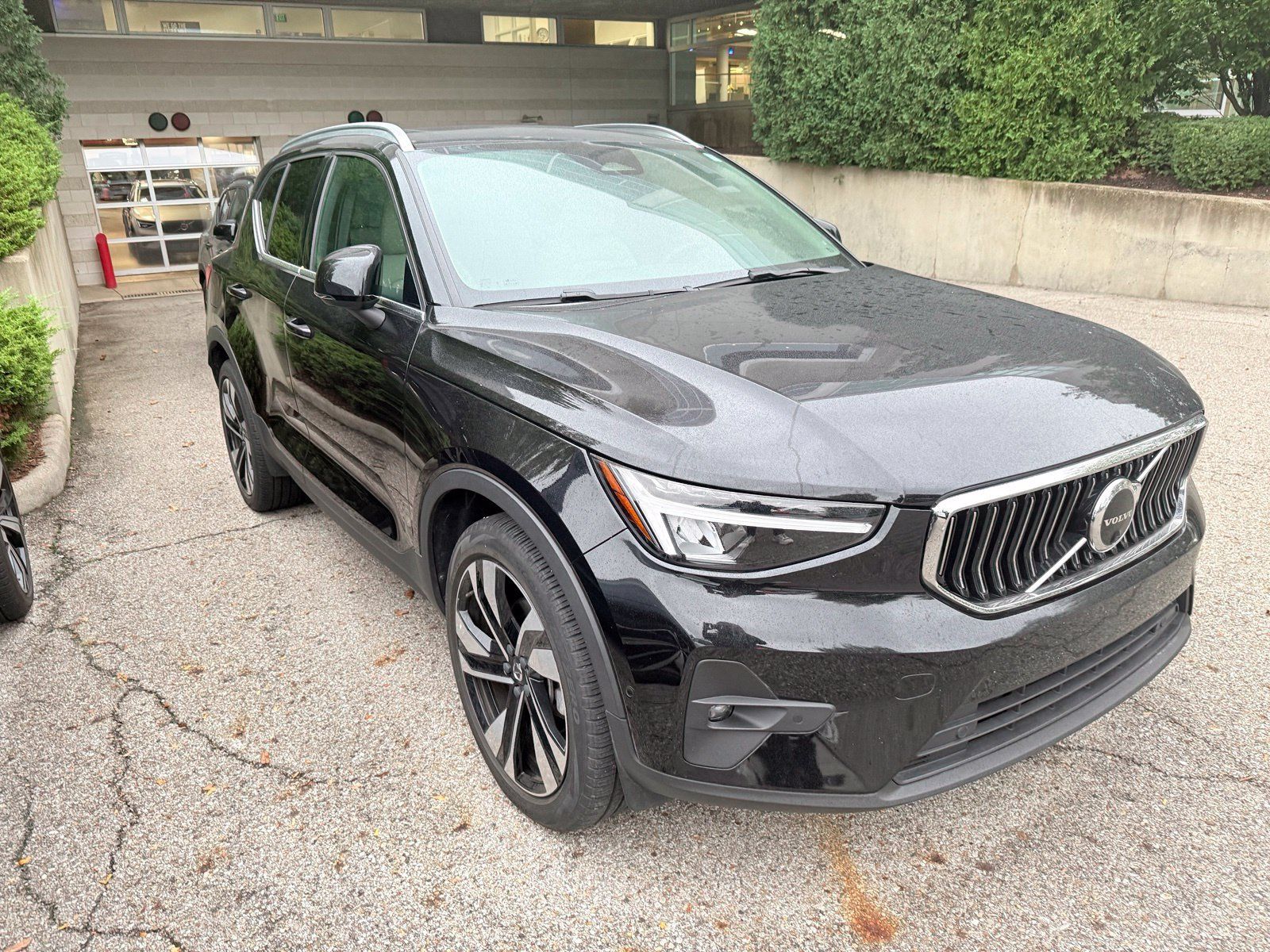 Used 2023 Volvo XC40 B5 Plus w/ Driver Assist Package AWD/4WD image 13